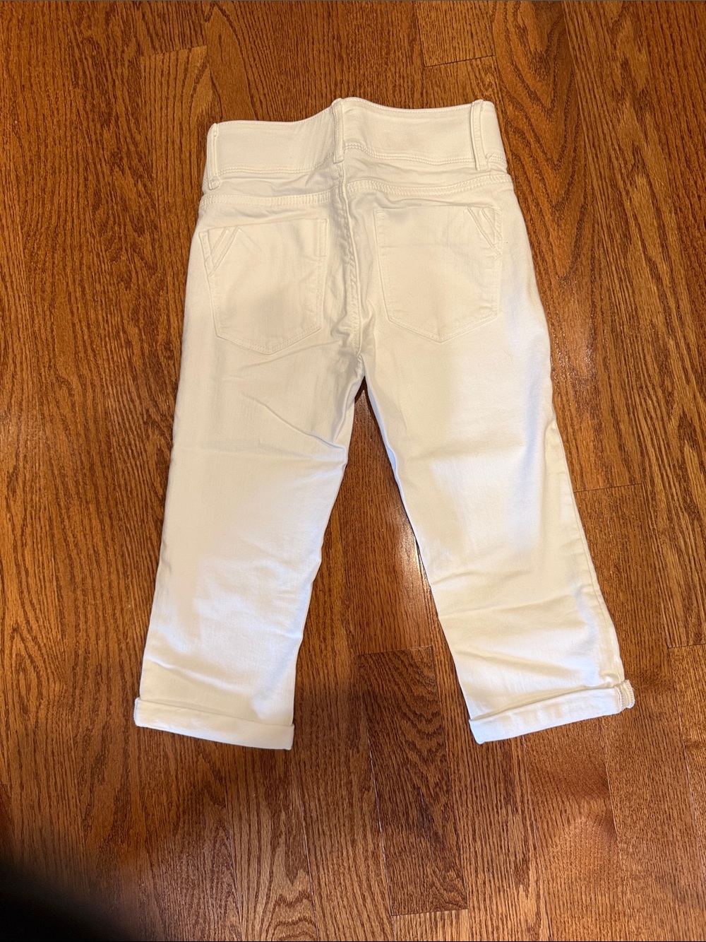 White Stretch capris